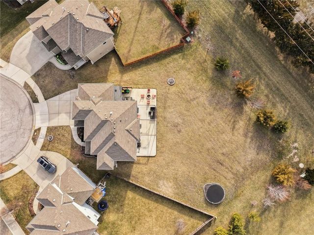 16724 S Skyview Lane, Olathe, KS 66062