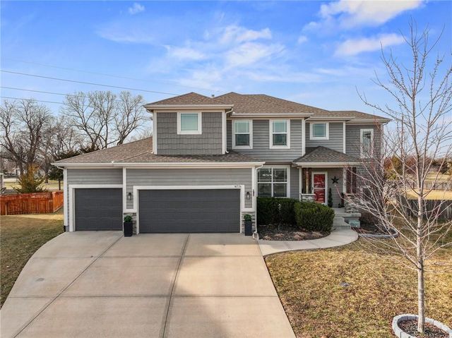 16724 S Skyview Lane, Olathe, KS 66062
