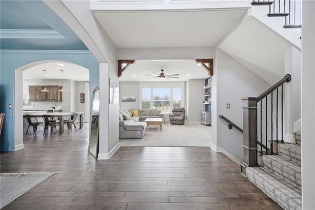 16724 S Skyview Lane, Olathe, KS 66062