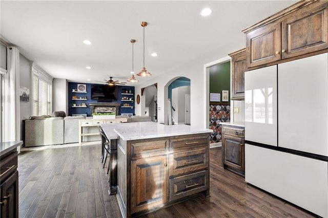 16724 S Skyview Lane, Olathe, KS 66062