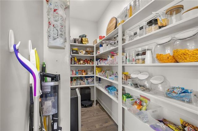 16724 S Skyview Lane, Olathe, KS 66062