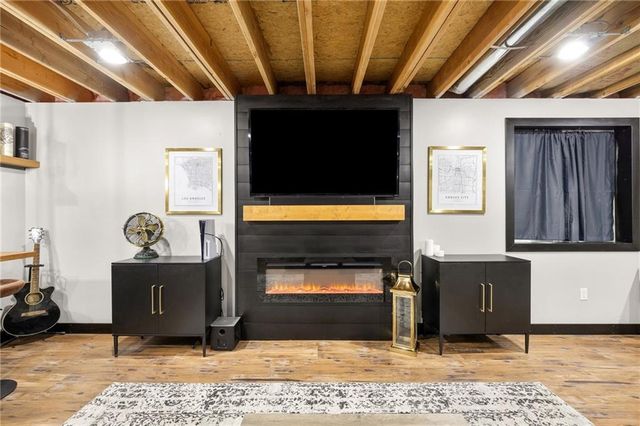 16724 S Skyview Lane, Olathe, KS 66062