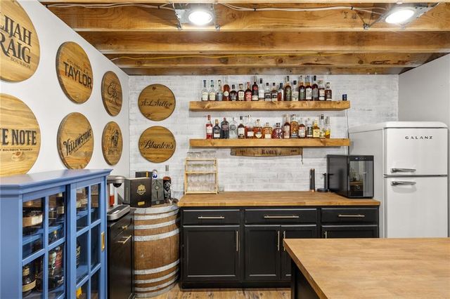 16724 S Skyview Lane, Olathe, KS 66062