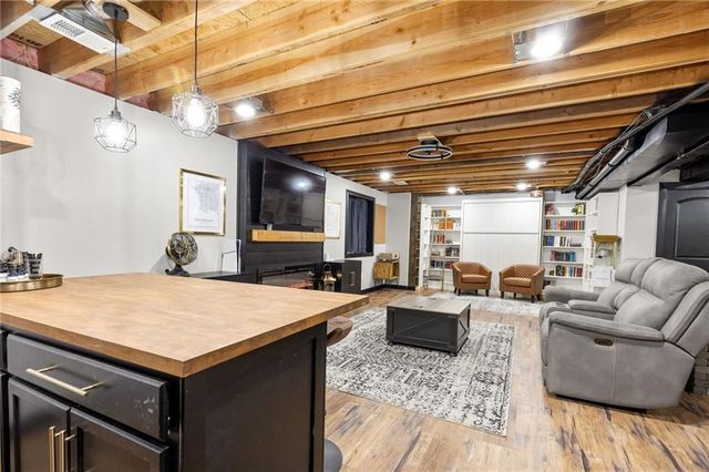 16724 S Skyview Lane, Olathe, KS 66062