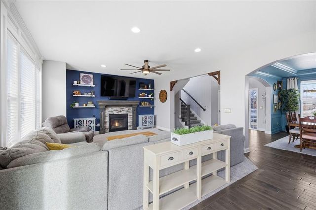 16724 S Skyview Lane, Olathe, KS 66062