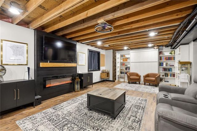 16724 S Skyview Lane, Olathe, KS 66062