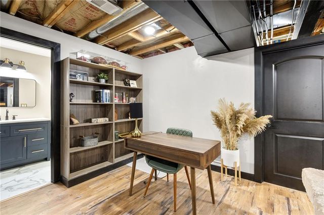 16724 S Skyview Lane, Olathe, KS 66062