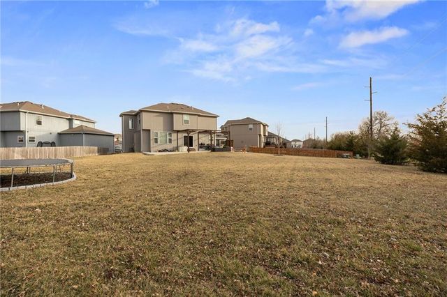 16724 S Skyview Lane, Olathe, KS 66062