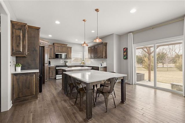 16724 S Skyview Lane, Olathe, KS 66062