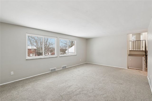 537 Fieldstone Dr, Monroeville, PA 15146