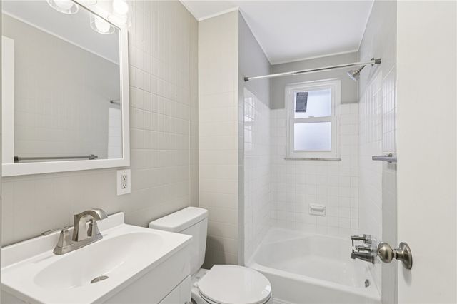 537 Fieldstone Dr, Monroeville, PA 15146