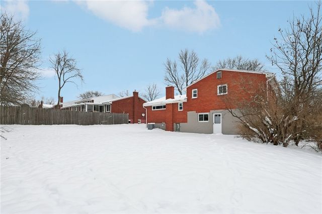 537 Fieldstone Dr, Monroeville, PA 15146