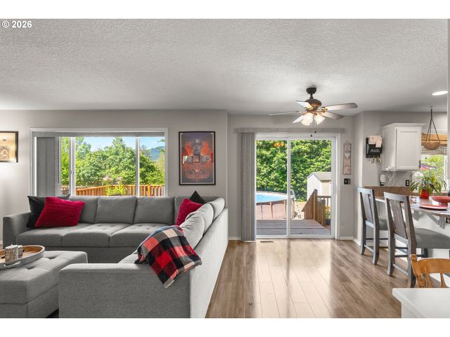 2622 STRASBURG Dr, Forest Grove, OR 97116