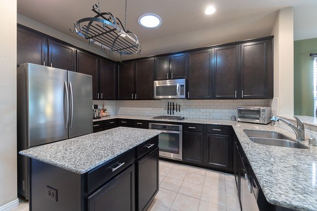 1161 Crest Breeze Drive, Fort Worth, TX 76052