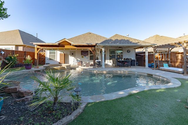 1161 Crest Breeze Drive, Fort Worth, TX 76052