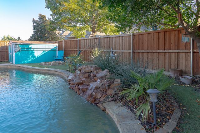 1161 Crest Breeze Drive, Fort Worth, TX 76052