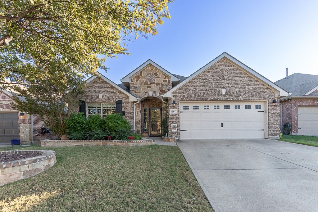 1161 Crest Breeze Drive, Fort Worth, TX 76052