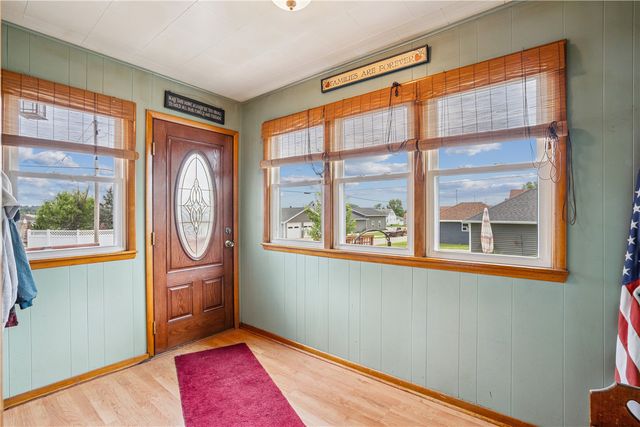 501 Jefferson Avenue, Lowden, IA 52255