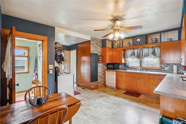 501 Jefferson Avenue, Lowden, IA 52255