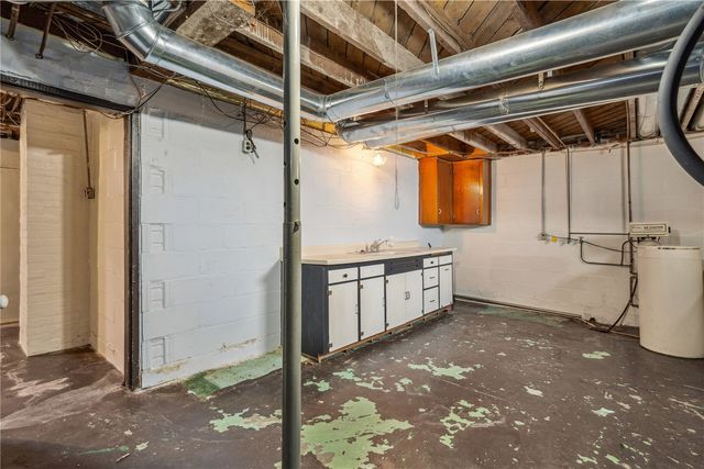 501 Jefferson Avenue, Lowden, IA 52255