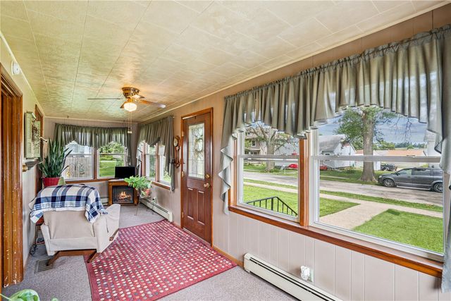 501 Jefferson Avenue, Lowden, IA 52255