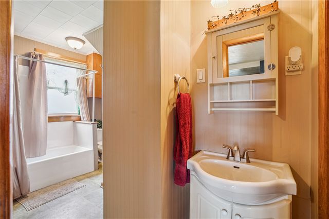 501 Jefferson Avenue, Lowden, IA 52255