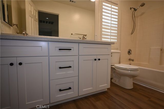 93 Linhaven, Irvine, CA 92602
