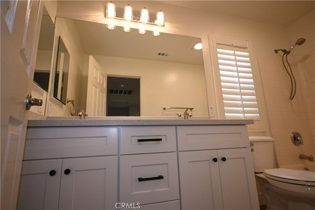 93 Linhaven, Irvine, CA 92602