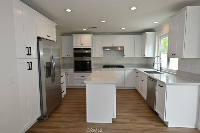 93 Linhaven, Irvine, CA 92602