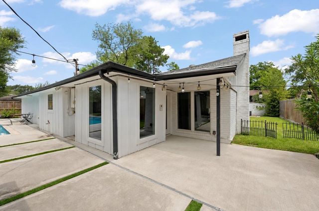 10611 Deerwood Road, Houston, TX 77042