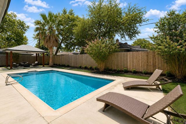 10611 Deerwood Road, Houston, TX 77042