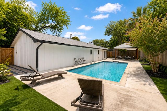 10611 Deerwood Road, Houston, TX 77042