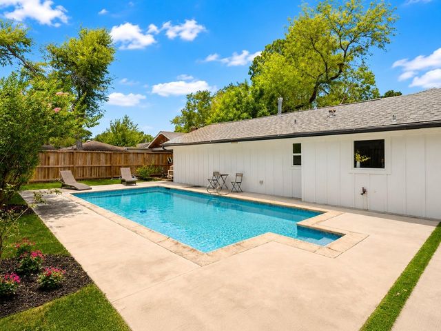10611 Deerwood Road, Houston, TX 77042