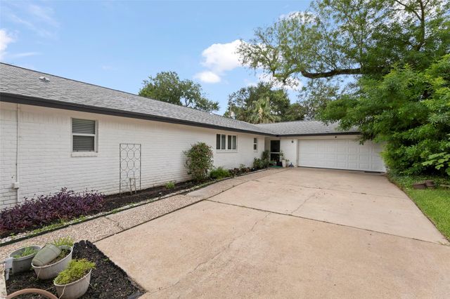 10611 Deerwood Road, Houston, TX 77042