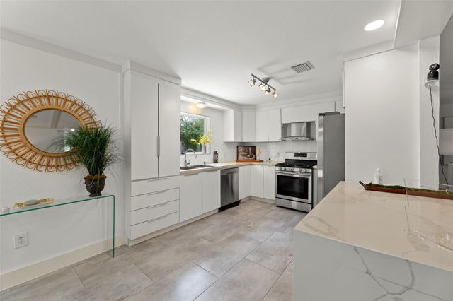 10611 Deerwood Road, Houston, TX 77042