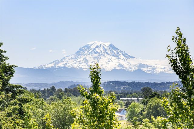 3827 90th Avenue E, Edgewood, WA 98371