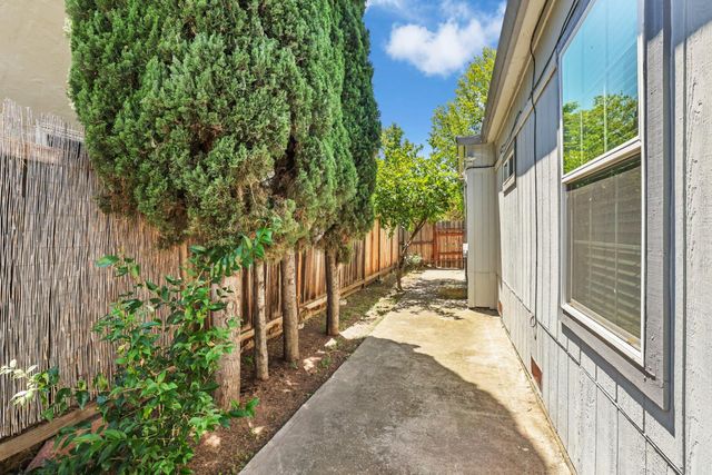 430 Bedford Rd, Stockton, CA 95204