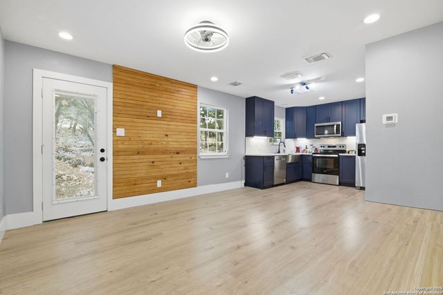 1571 Lakeshore, Canyon Lake, TX 78133