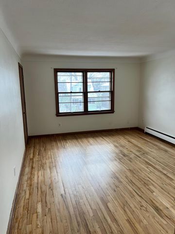 1695 7th Street E, Saint Paul, MN 55106