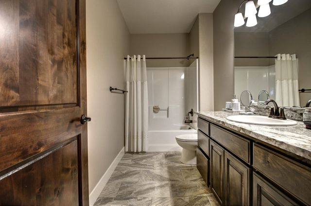 3835 Creek Mont Drive, Medford, OR 97504