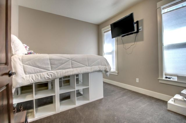 3835 Creek Mont Drive, Medford, OR 97504