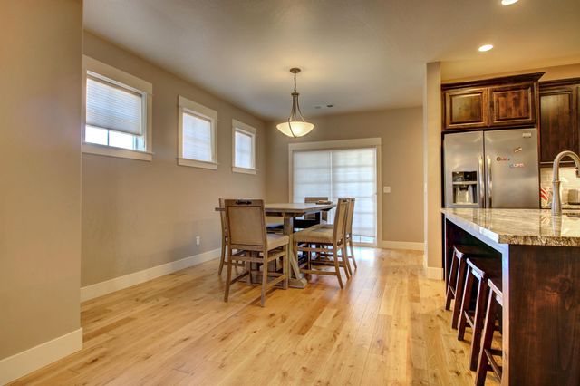 3835 Creek Mont Drive, Medford, OR 97504