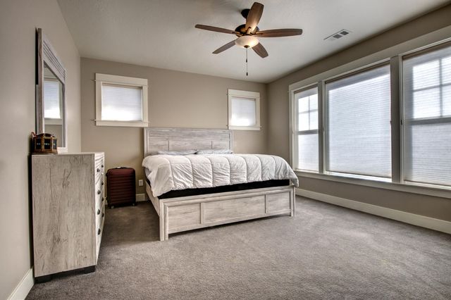 3835 Creek Mont Drive, Medford, OR 97504