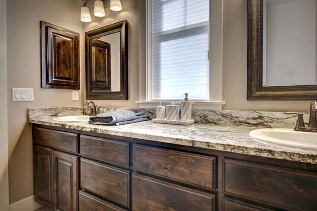 3835 Creek Mont Drive, Medford, OR 97504