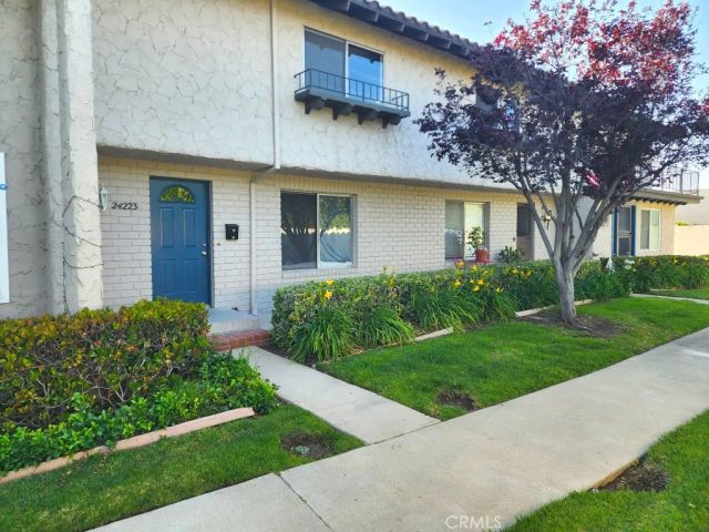24223 La Glorita Circle, Newhall, CA 91321