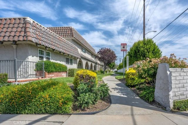 24223 La Glorita Circle, Newhall, CA 91321