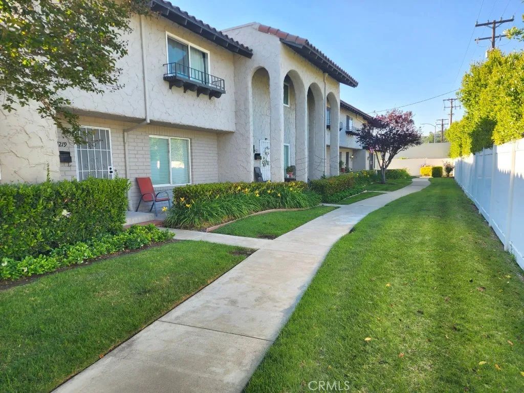 24223 La Glorita Circle, Newhall, CA 91321