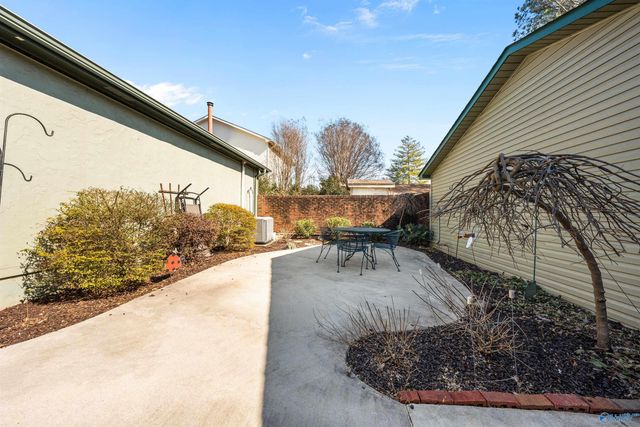 333 Chateau Drive SW, Huntsville, AL 35801