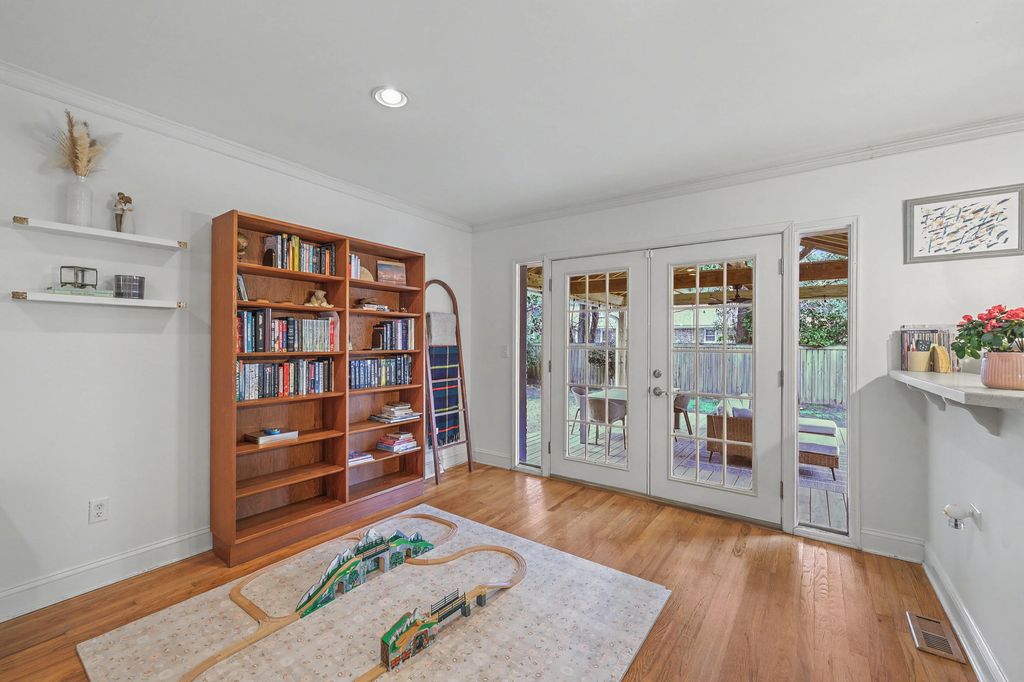 Image 13 of property listing at 1284 Orange Branch Road, Charleston, SC 29407