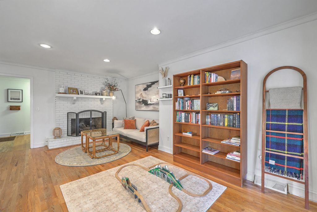 Image 14 of property listing at 1284 Orange Branch Road, Charleston, SC 29407